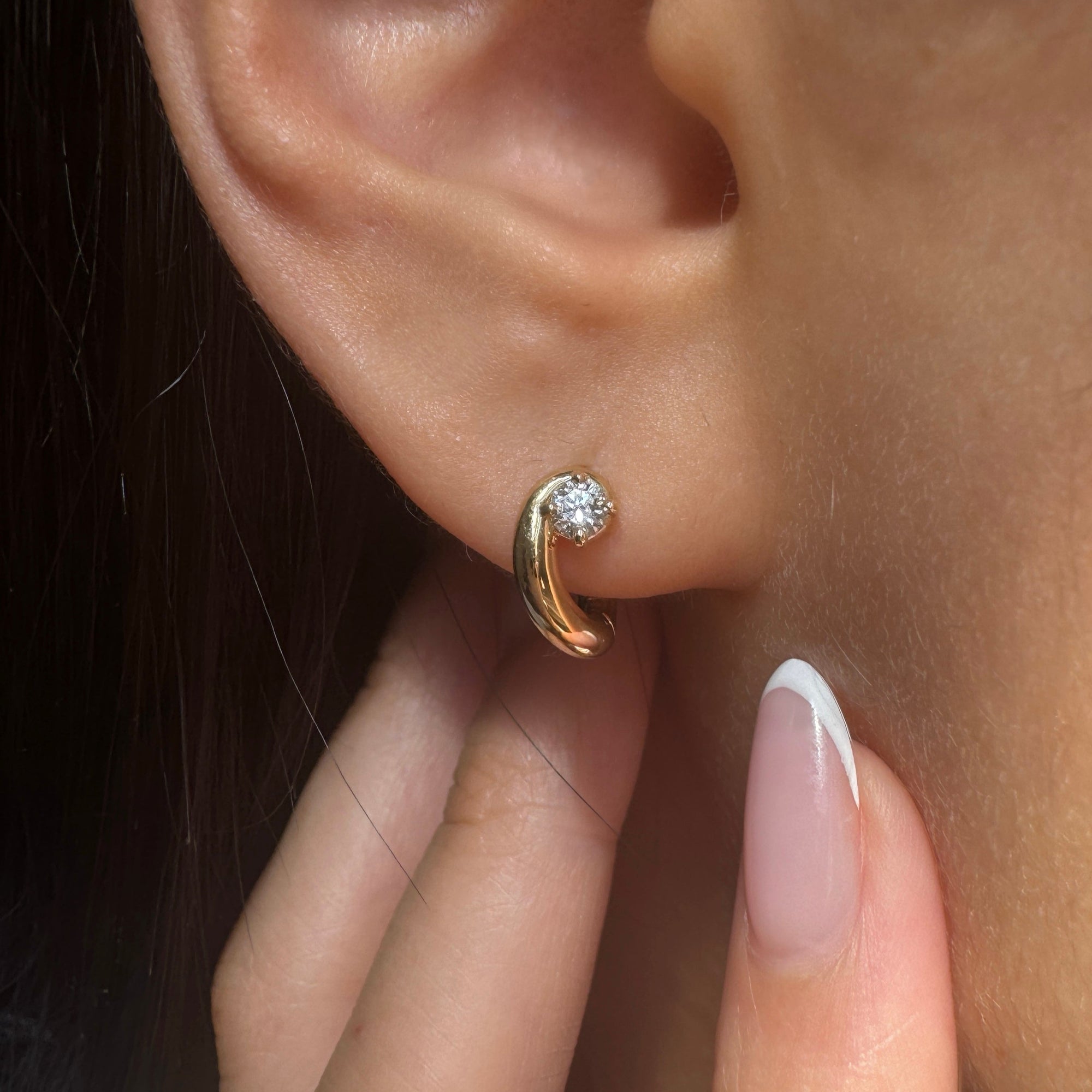 Petite Contour Diamond Huggies